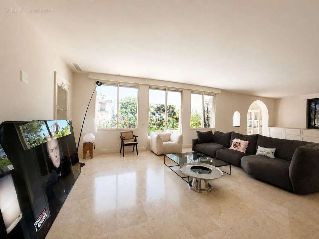 Cannes – appartement d'exception au sein d'une maison bourgeoise – 165 m² – jardin privatif de 260 m² - photo 2