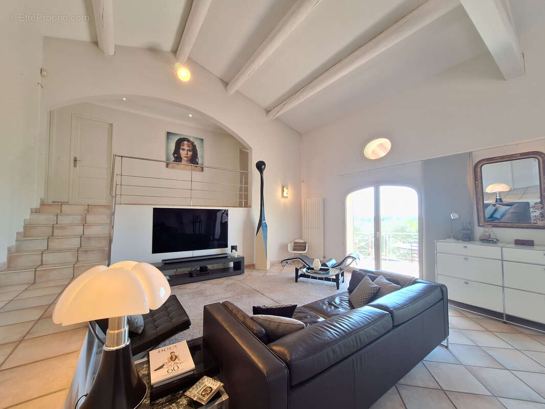 Maison à BELLEGARDE