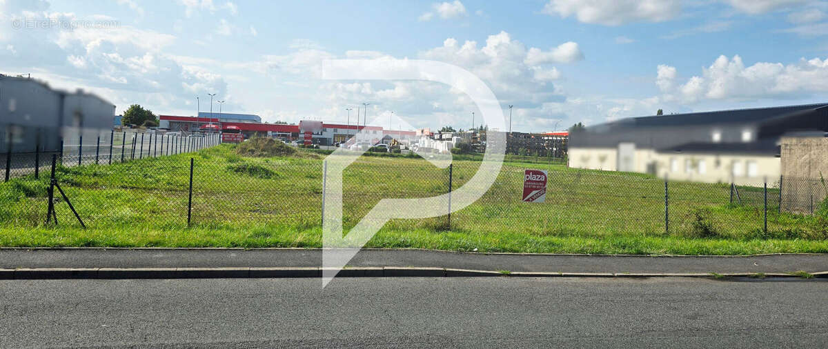 Opportunite d'implantation à saisir ! terrain commercial constructible 3627 m²  - z.a de la bievre - photo 2