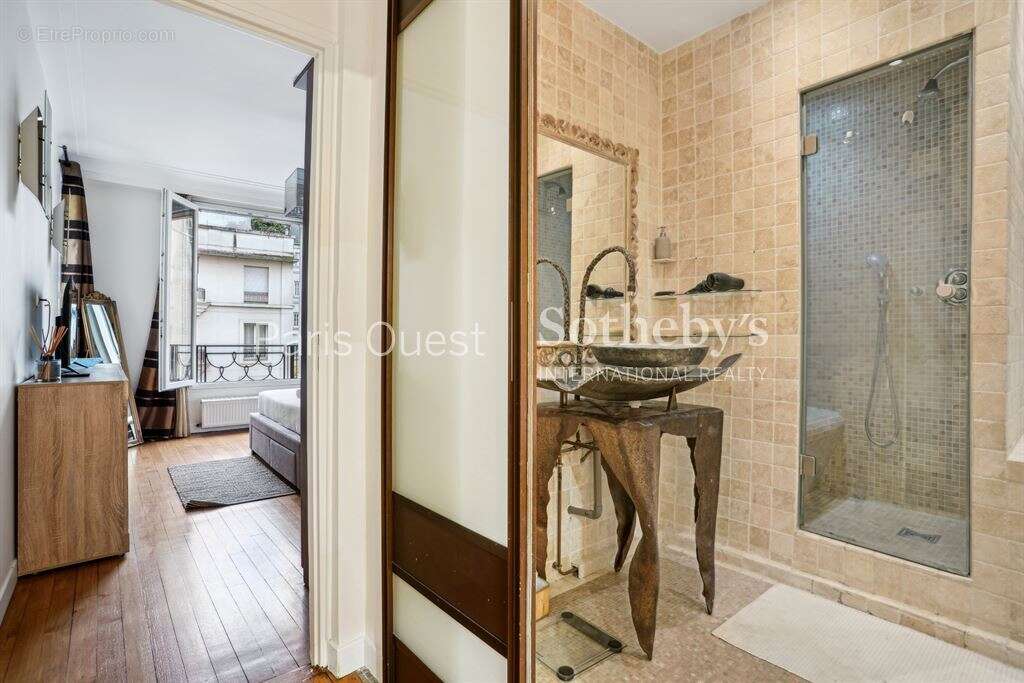 Appartement à NEUILLY-SUR-SEINE