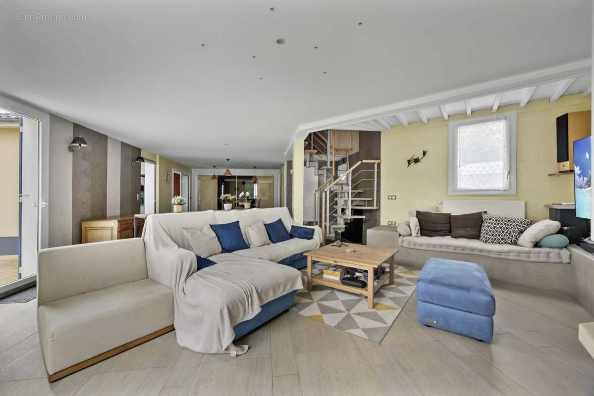 Maison à MONTEVRAIN