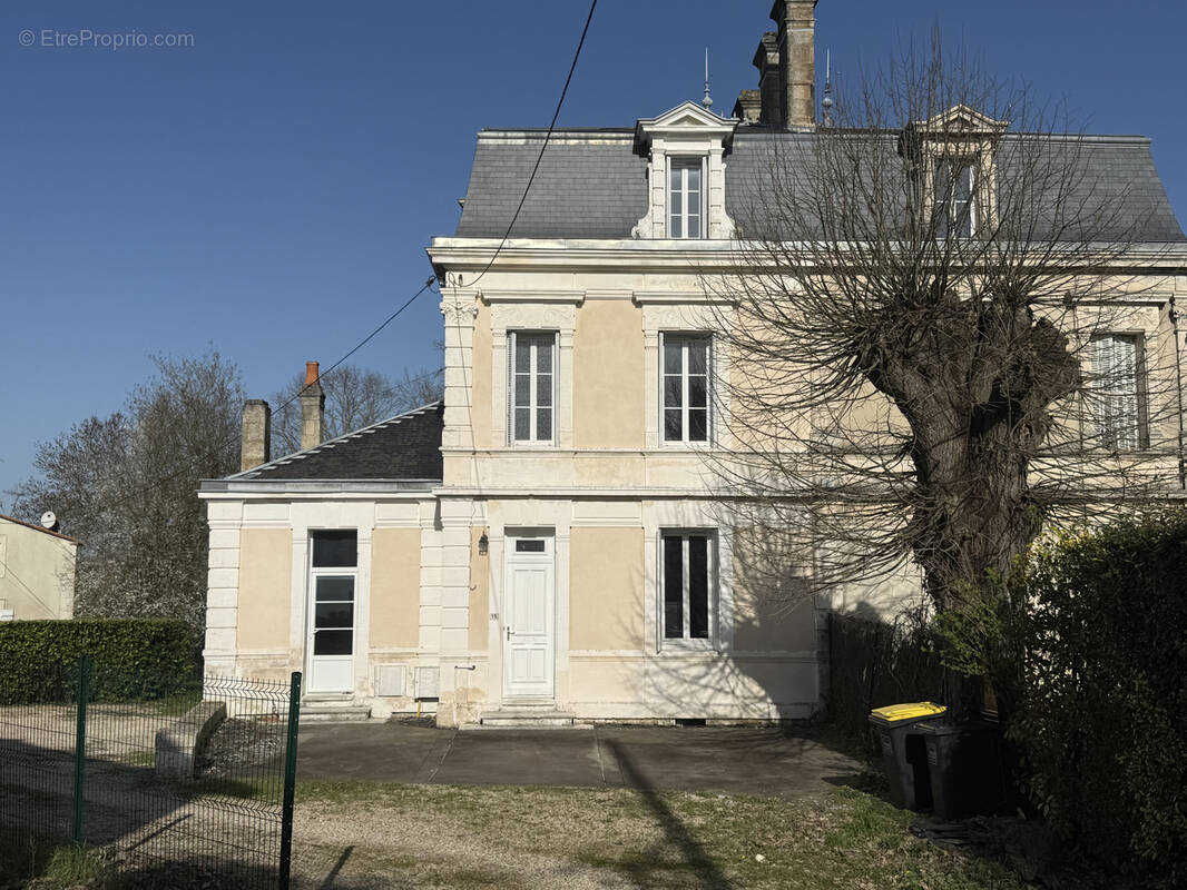 Maison à RUELLE-SUR-TOUVRE