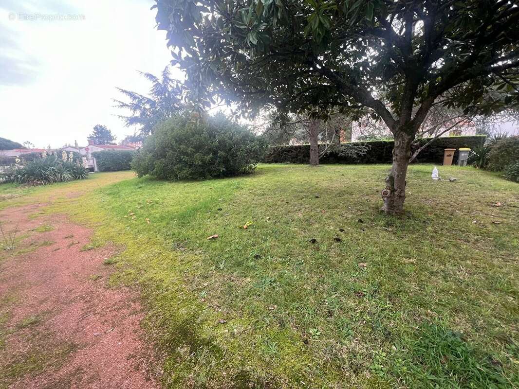 Terrain à JARD-SUR-MER