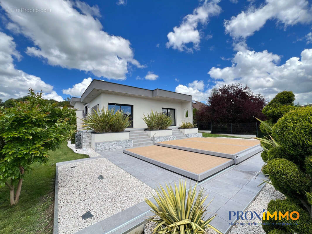 Maison 165 m² à Saint-Cassien  - photo 8