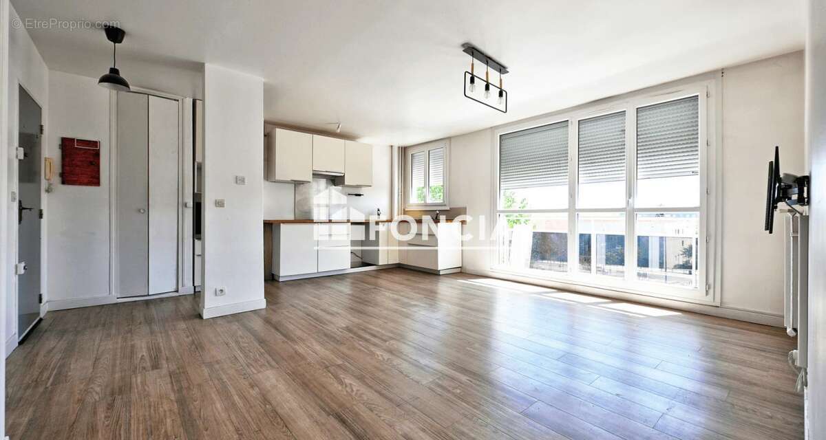 Appartement à FONTENAY-LE-FLEURY