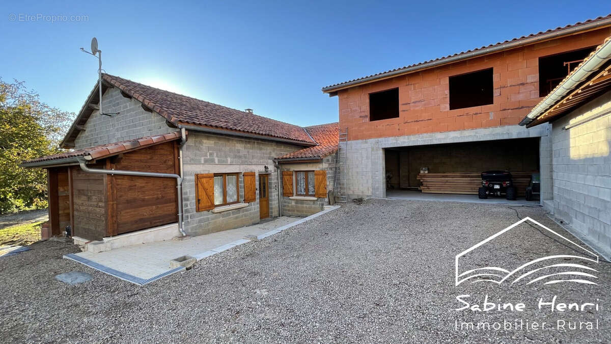 Maison à MIRANDOL-BOURGNOUNAC