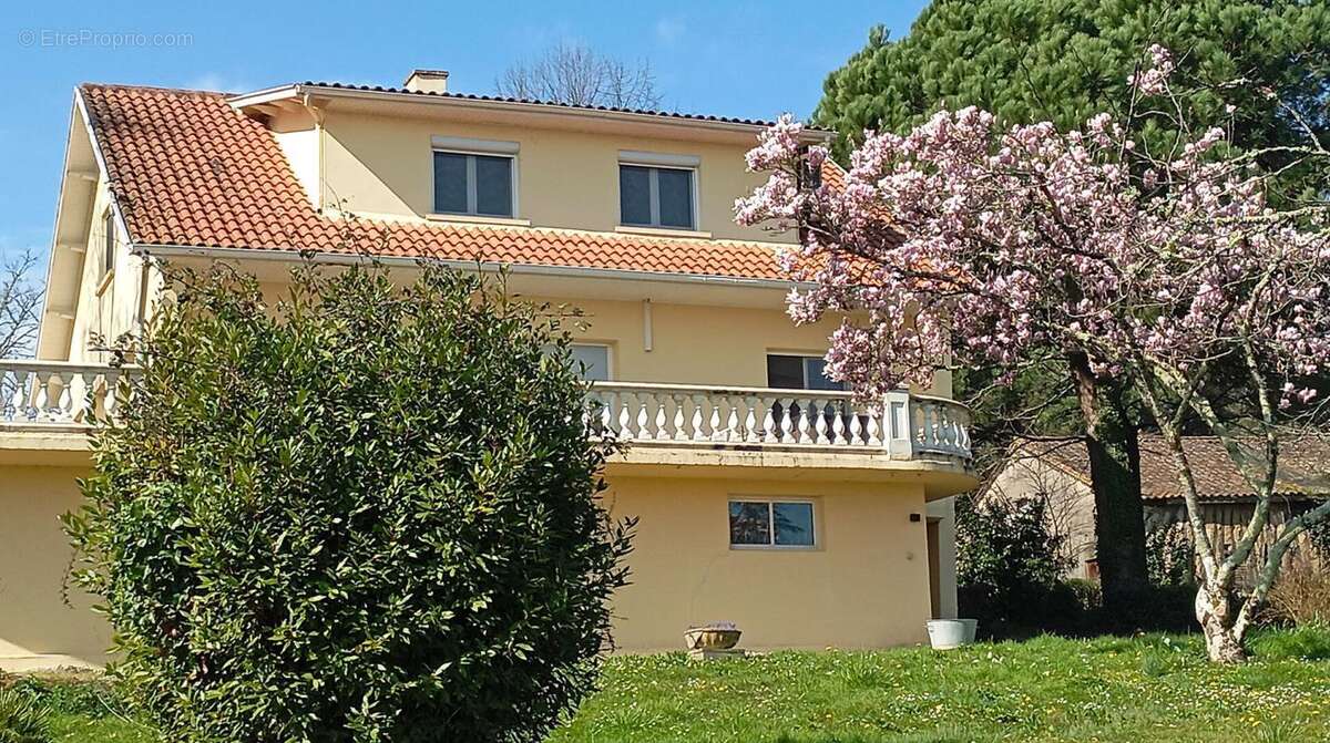 Maison à SEYCHES
