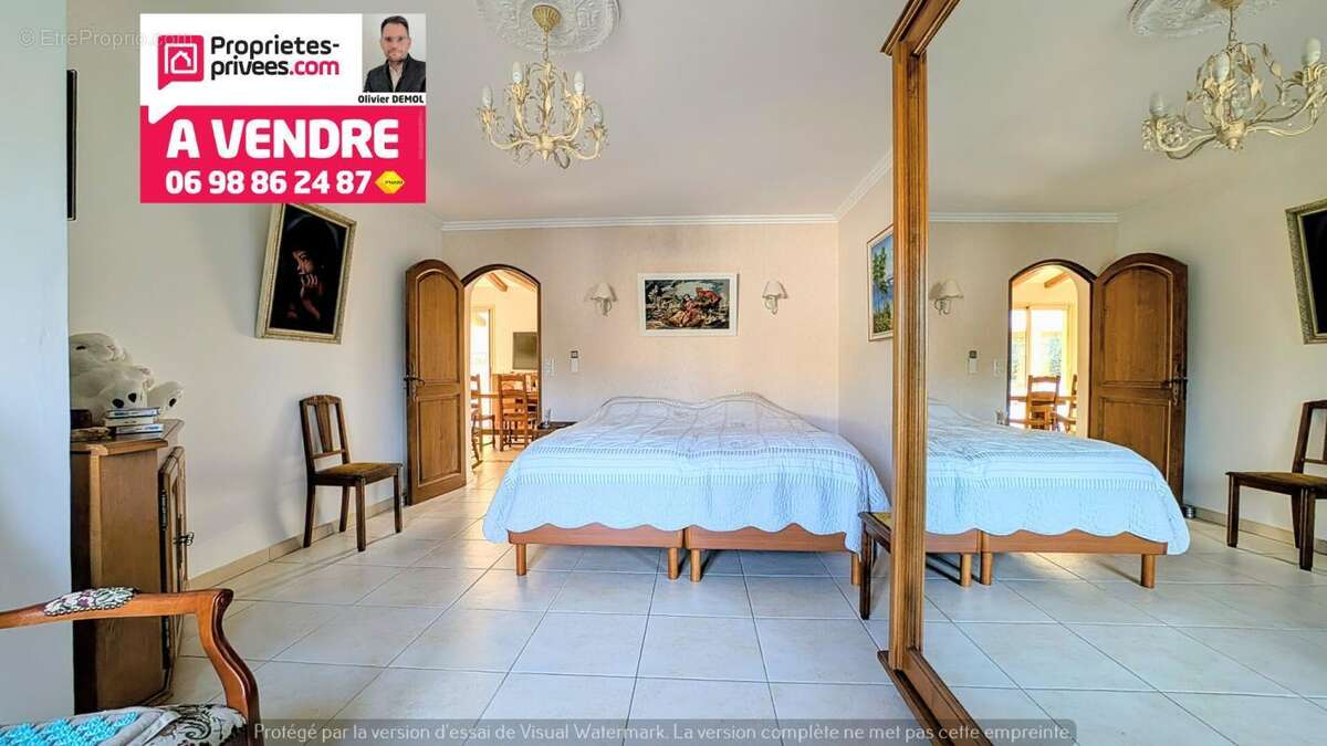 Vaste propriete en deux habitations et nombreuses dependances ! - photo 9