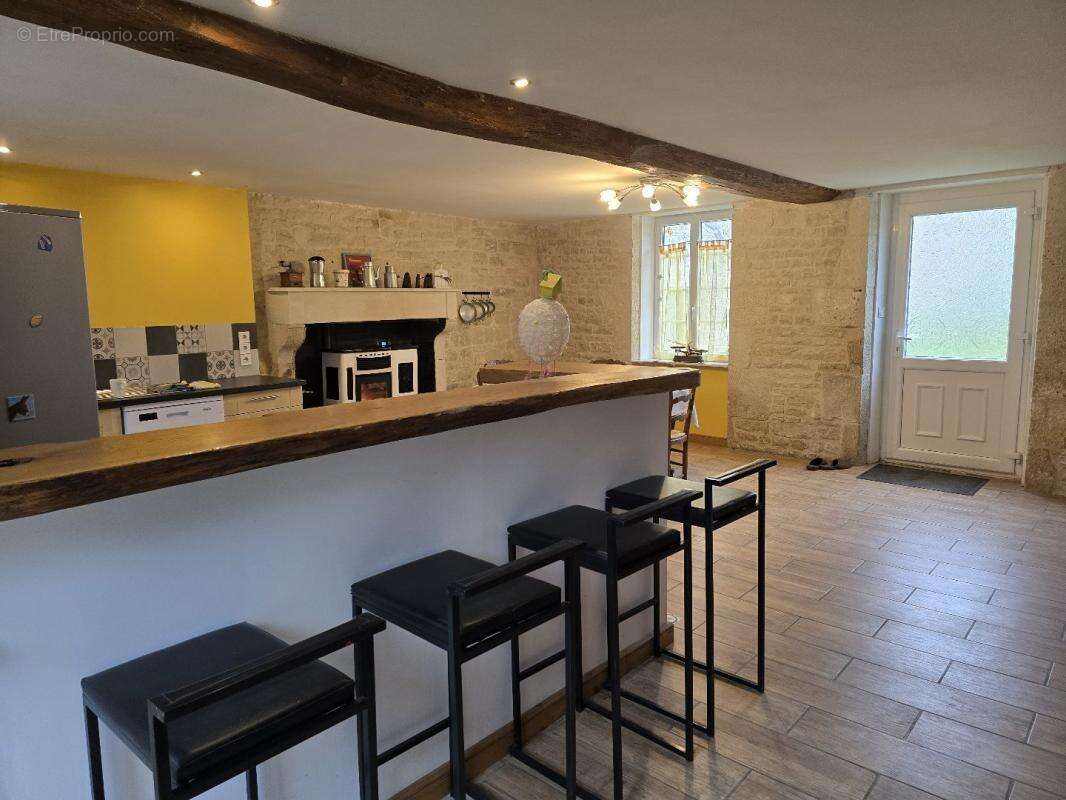 Maison à SAINT-MANDE-SUR-BREDOIRE