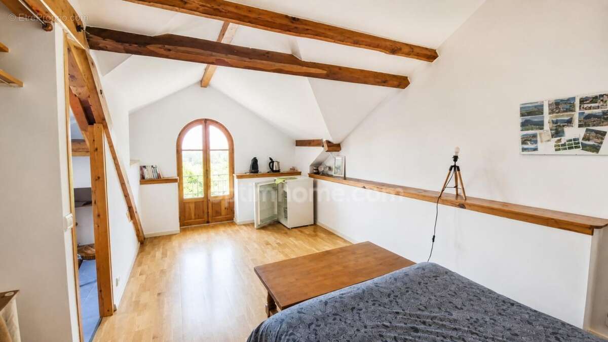 A vendre à Digne-les-Bains – Demeure de caractère des années 30 – 240 m² – 2 logements – Piscine – Garage - photo 11