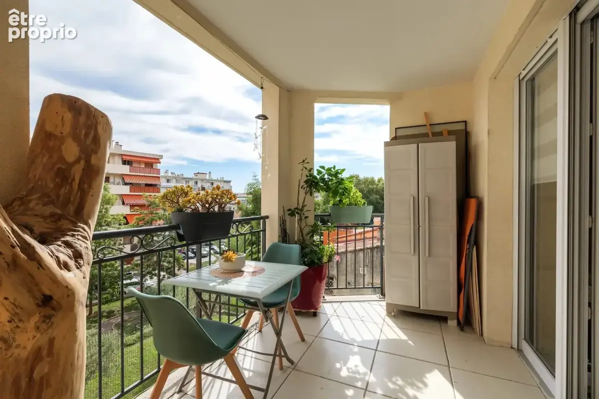 Cagnes sur mer - Appartement 2 pièces avec terrasse, cave et parking (en location) - photo 2