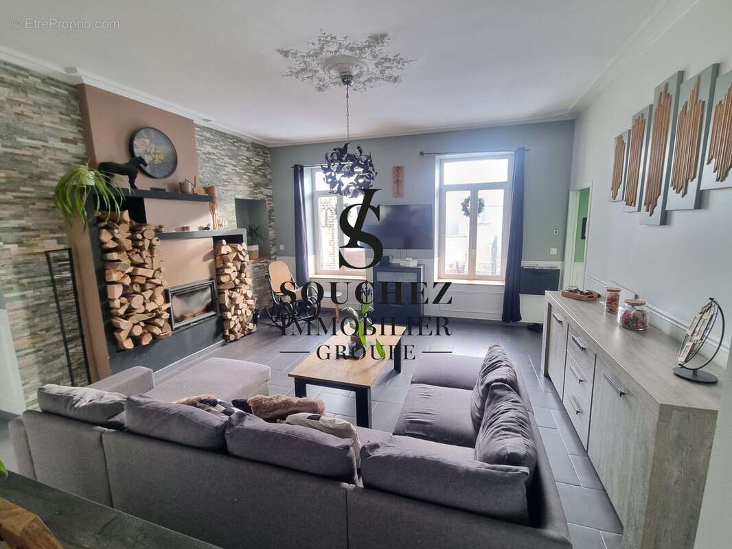 Maison à MONT-SAINT-ELOI