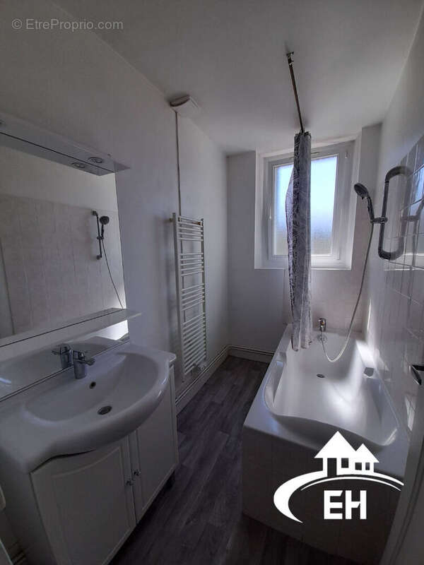 A vendre - immeuble de 210 m² - photo 5