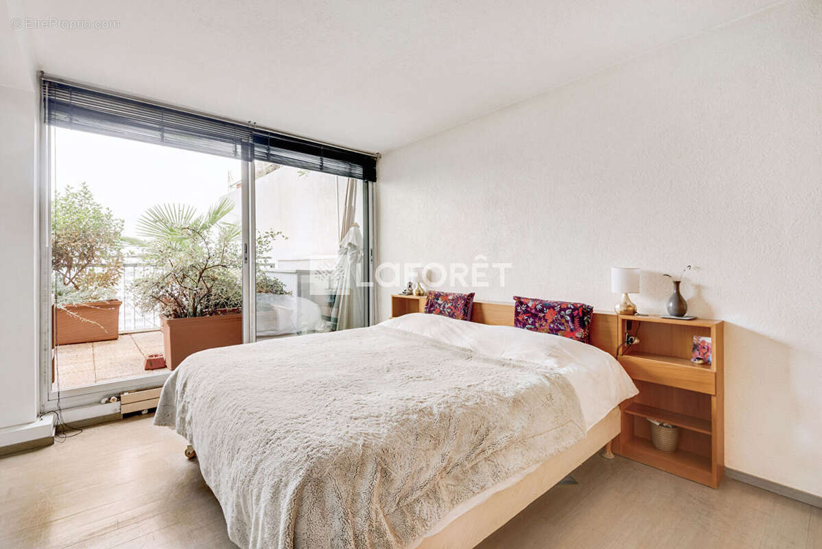 Appartement à PARIS-14E