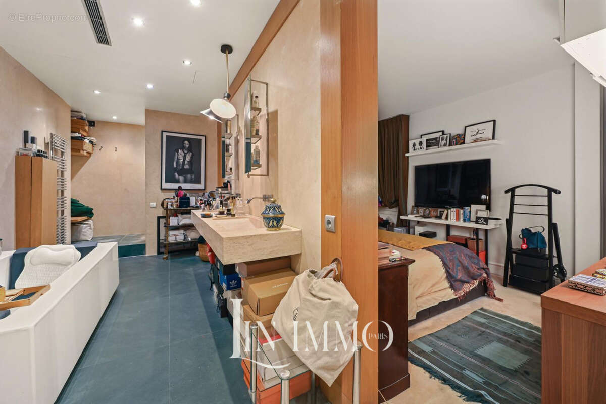 Appartement à PARIS-17E