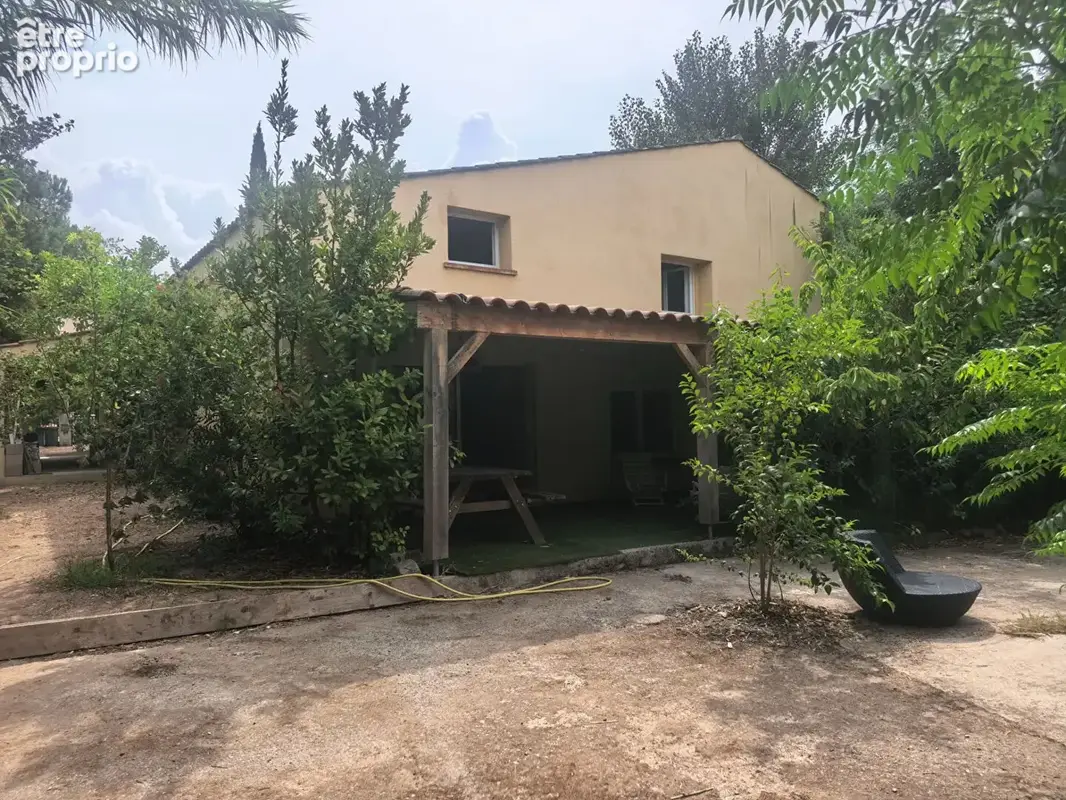 Fréjus,  3 Bureaux / locaux avec terrain - photo 9