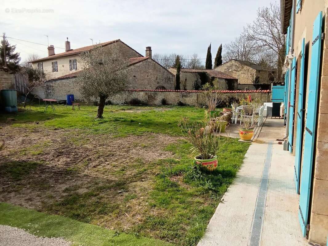 Maison à BRIOUX-SUR-BOUTONNE