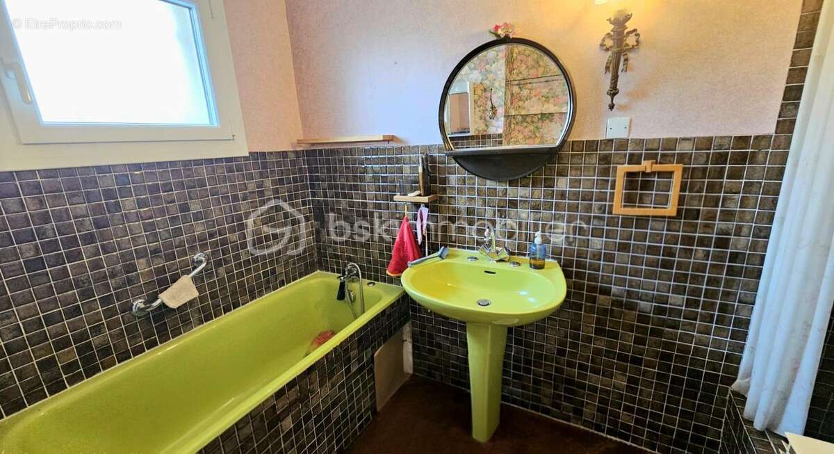 Maison de plain-pied avec sous-sol complet, garage et terrain – Fort potentiel à Roanne - particuliers ou professionnels pour di - photo 8