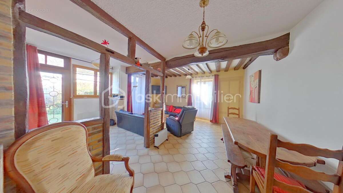 Corps de ferme de 179 m² avec une grande de grange  150 m² sur 1624 m² de terrain - photo 2