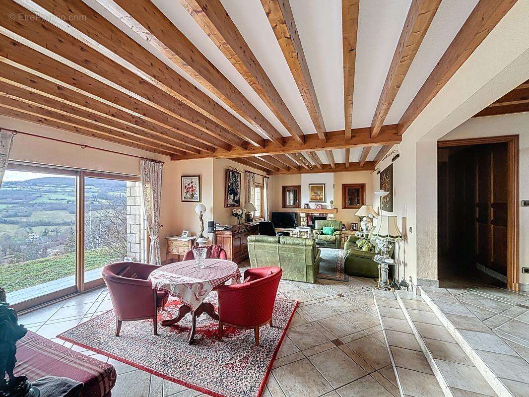 Maison à LA ROCHE-BLANCHE