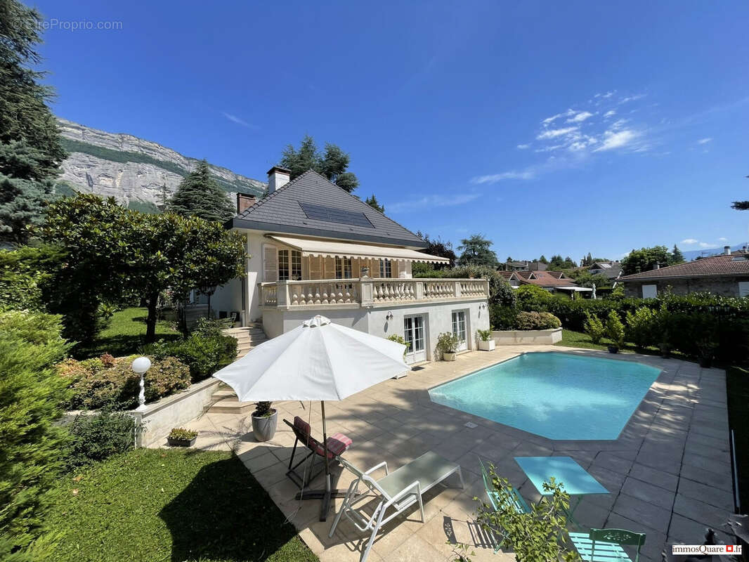 Maison à MEYLAN