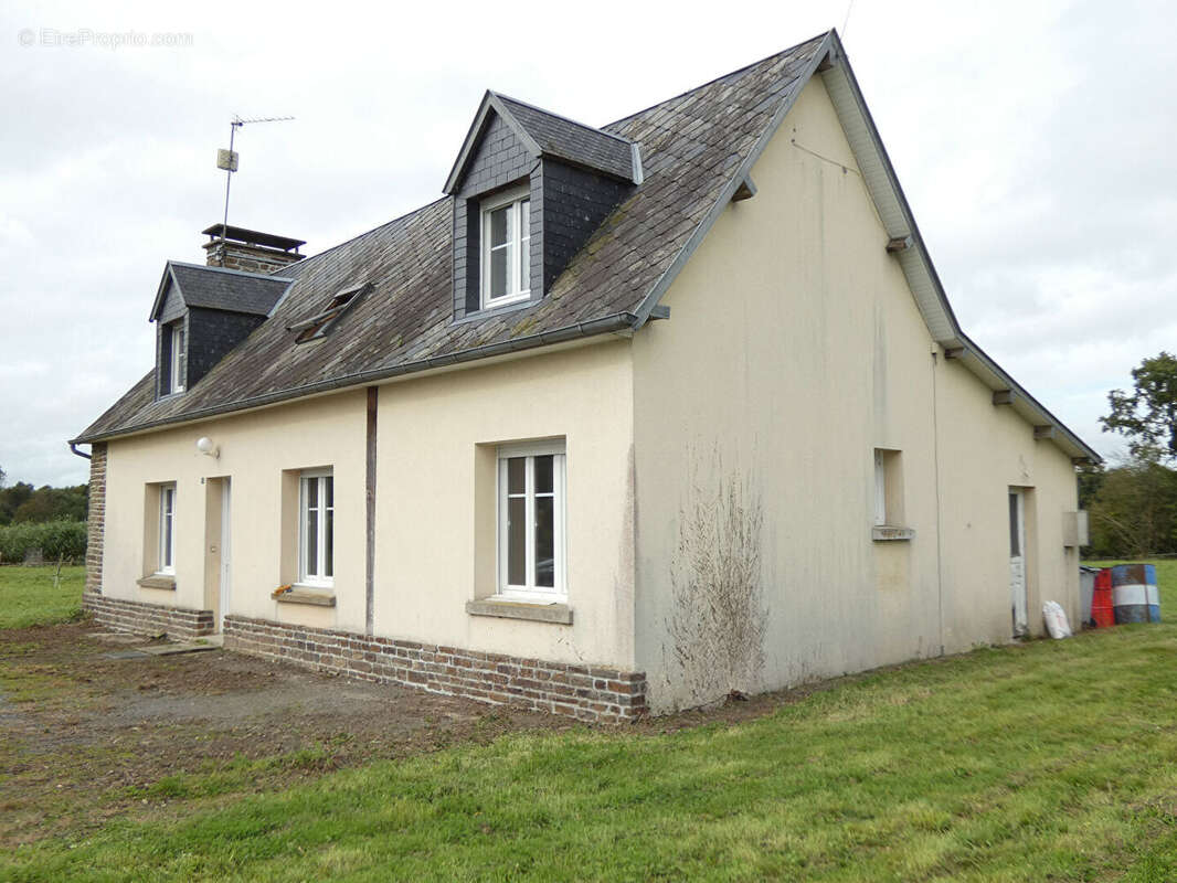 Maison à SAINT-HILAIRE-DU-HARCOUET