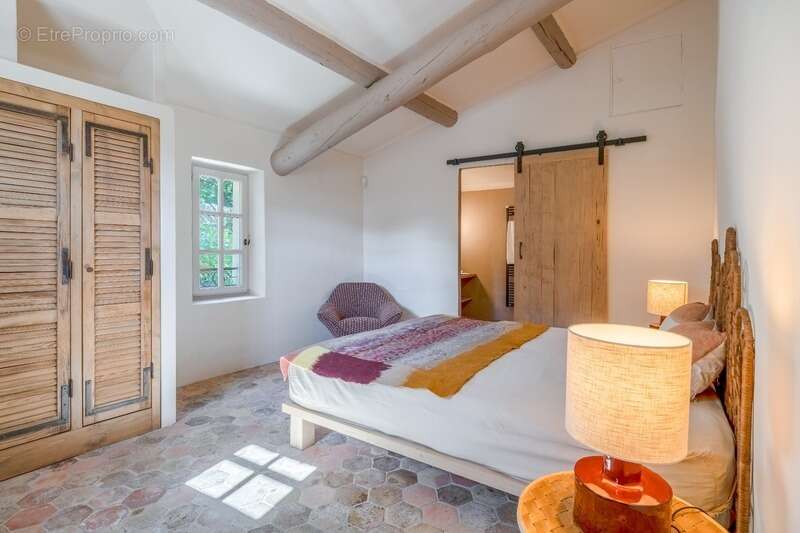 Maison à SAINT-SATURNIN-LES-APT