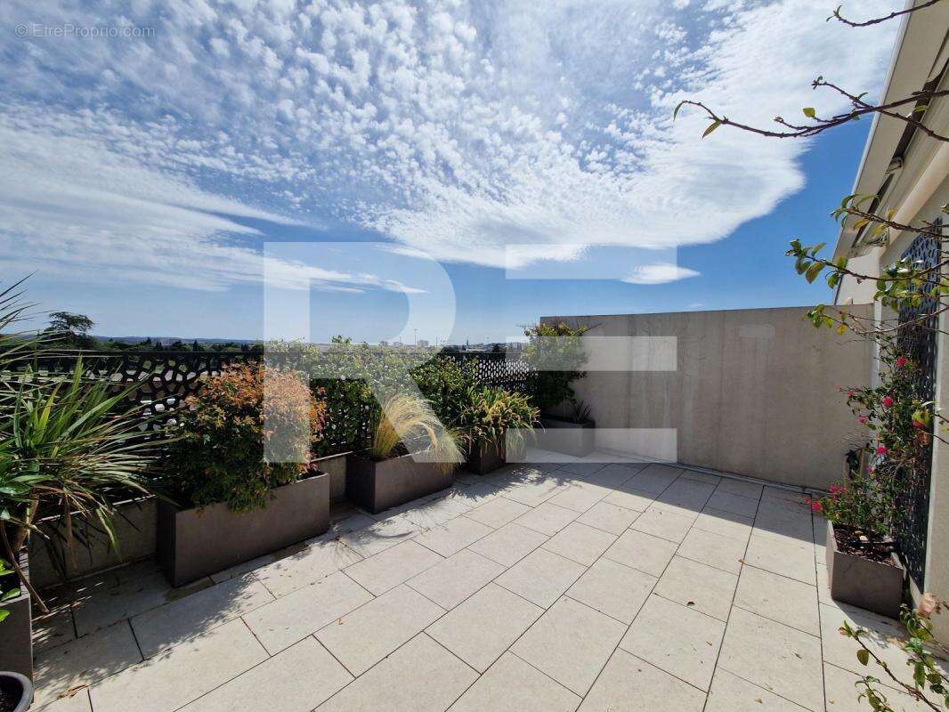 Nimes appartement 69 m² 2 chambres terrasse 42 m² garage - photo 2