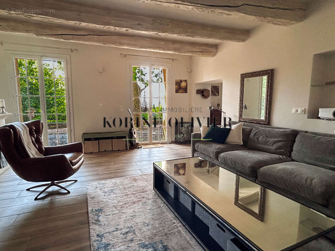 Aix-en-Provence : Maison de Maitre mitoyenne de 185 m2 avec piscine sur Parc d’environ 4200 m2. - photo 14