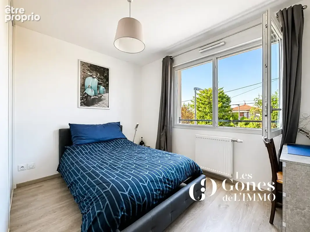 À pied du centre de Craponne   Superbe T4 récent avec balcon dans résidence sécurisée, possibilité garage doub - photo 6