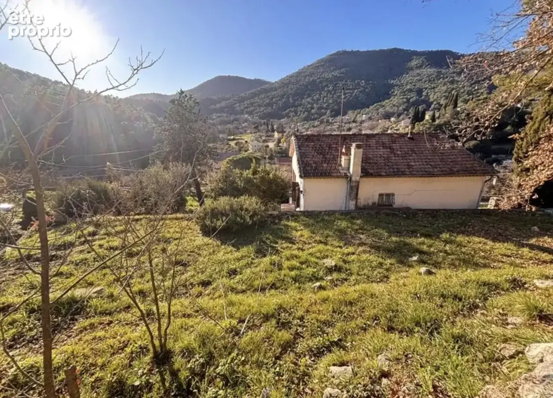 Terrain constructible de 1294 m² - photo 3