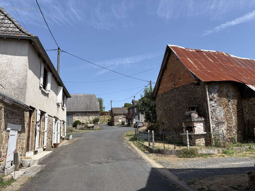 Entre Pompadour et Objat, au coeur du village de Lascaux - photo 3