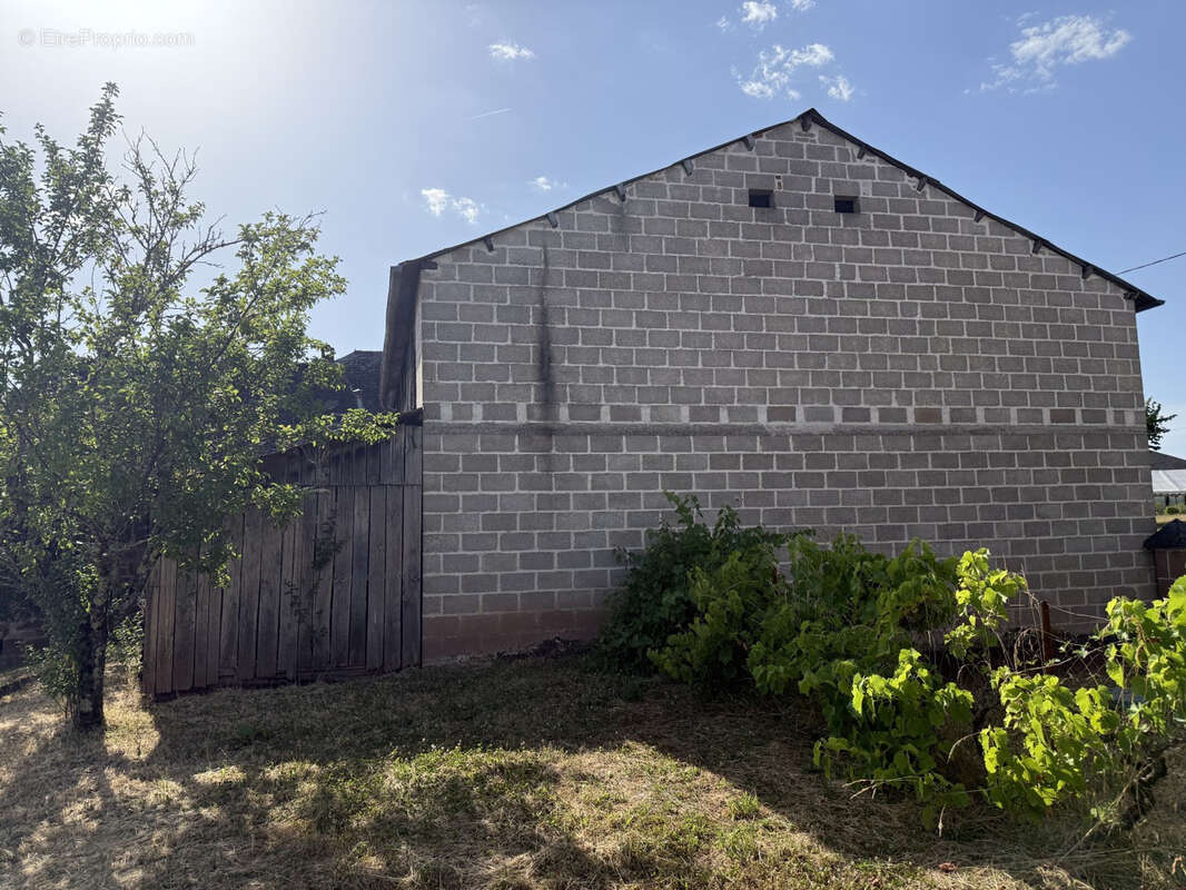 Grande maison avec dependance et jardin - photo 12