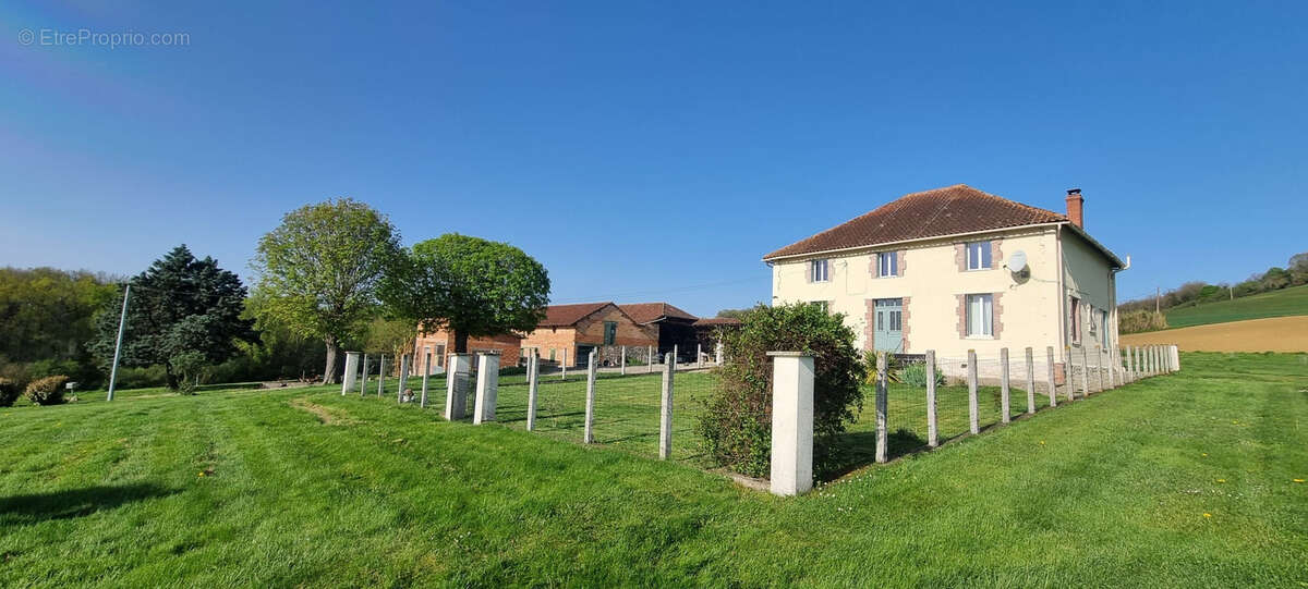 Maison à CASTELNAU-MONTRATIER