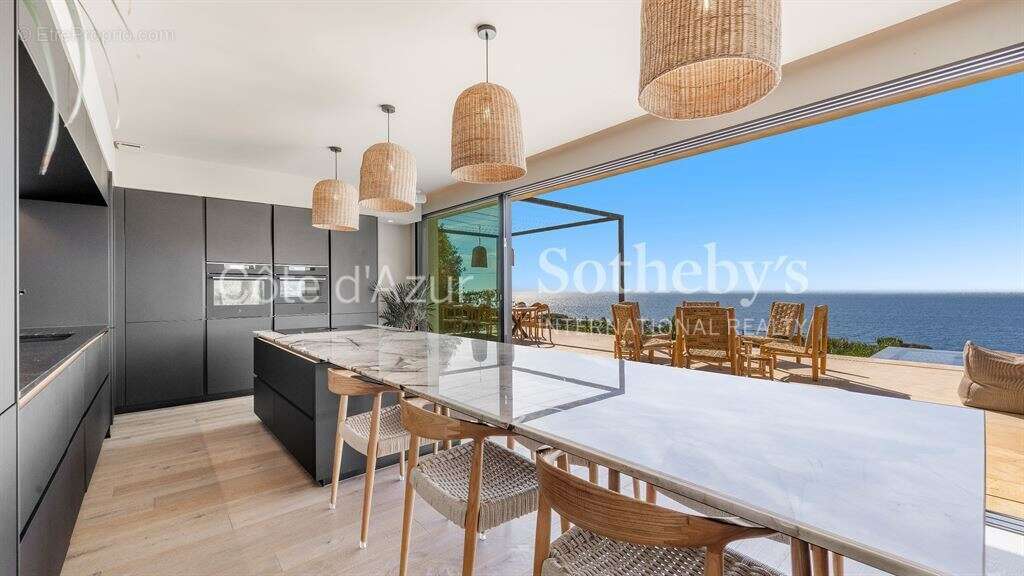 Maison à LES ISSAMBRES