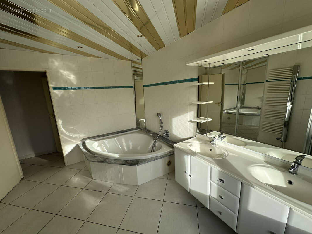 Maison à COURCELLES-CHAUSSY