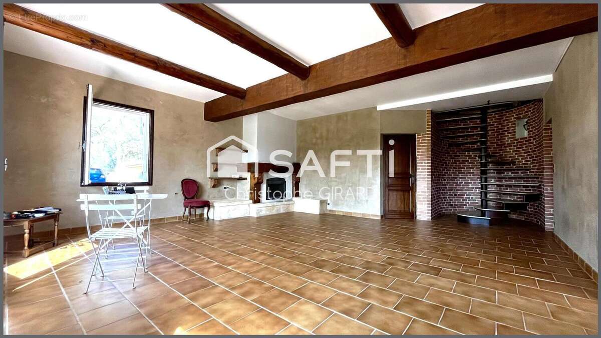 Photo 3
