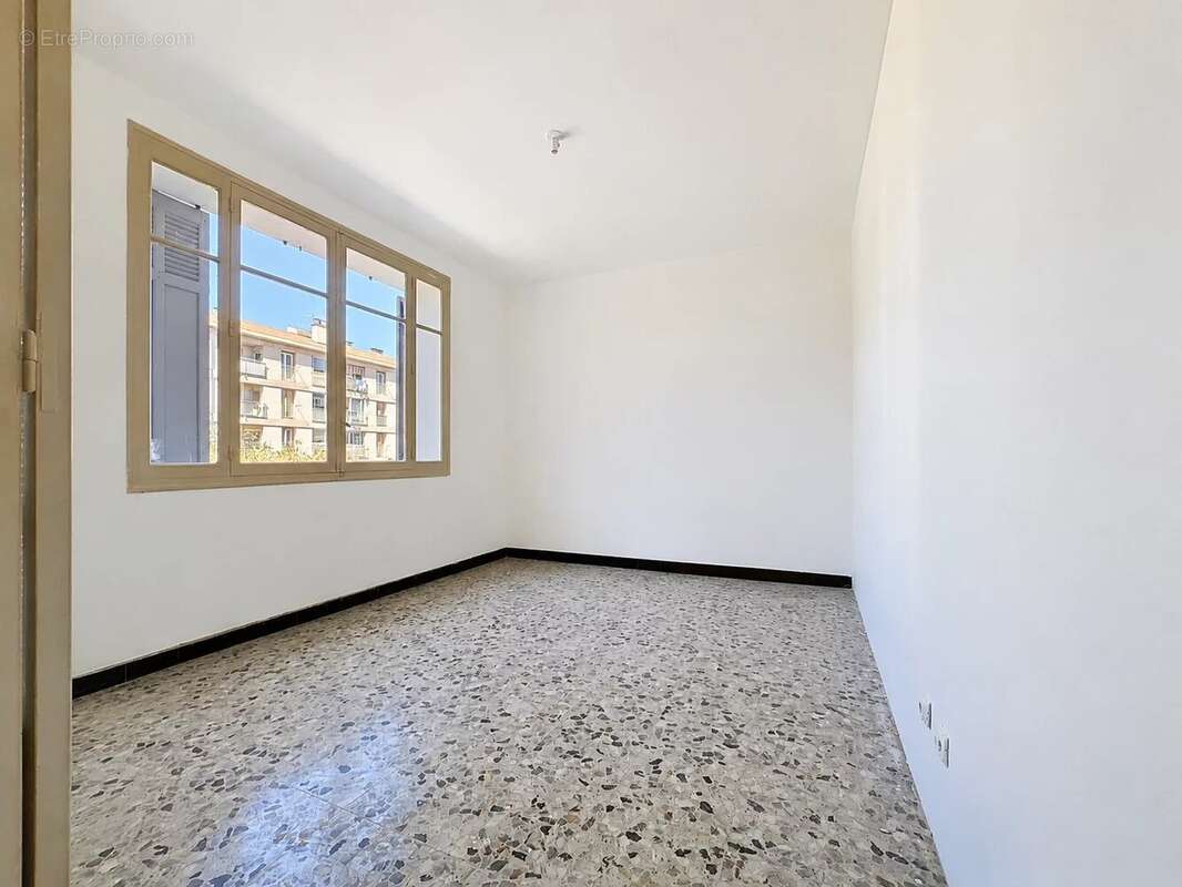 Jolie maison de ville à rénover de 107m2 avec 30m2 d'extérieur et parking - photo 16