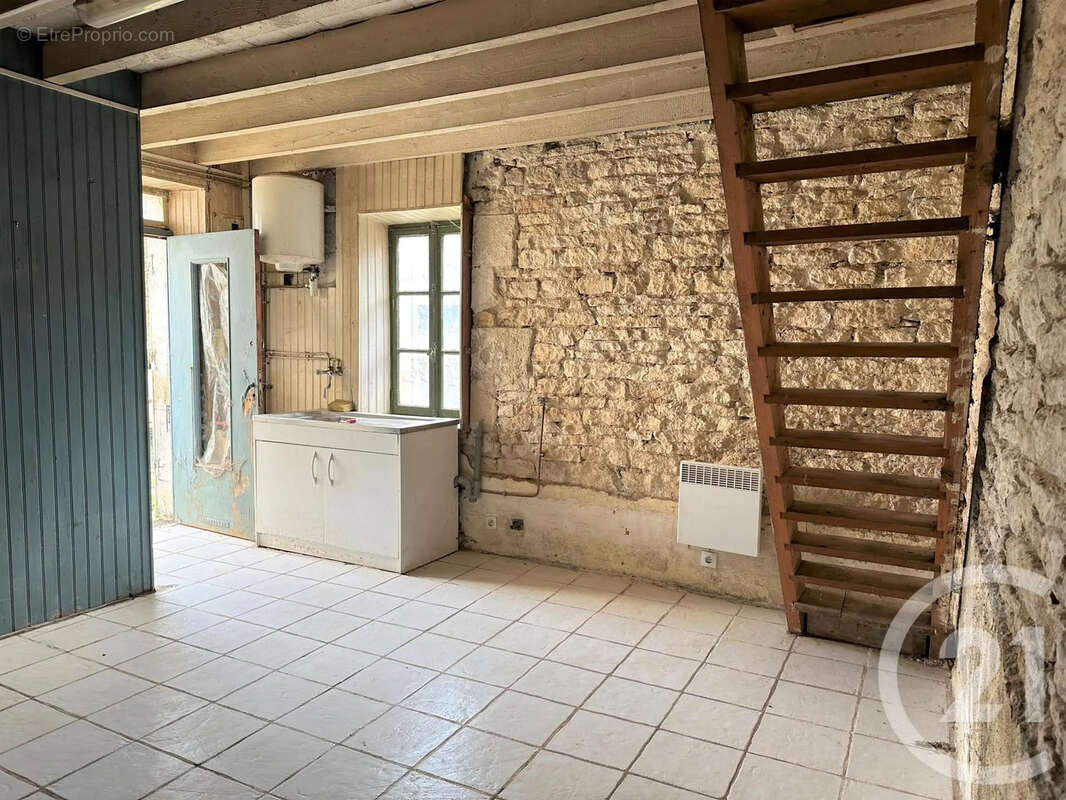 Maison 80 m² à Suilly-La-Tour  - photo 13