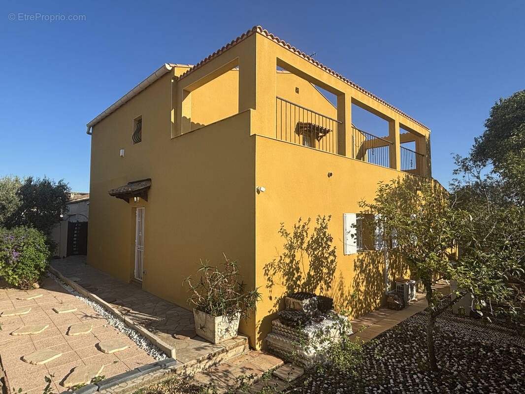 Maison à GALLARGUES-LE-MONTUEUX