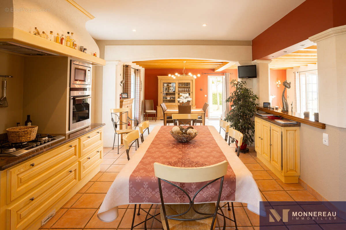 Maison à BARBEZIEUX-SAINT-HILAIRE