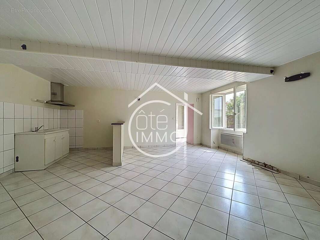 Flaujagues : Maison de campagne de 110 m² avec jardin, garage et dépendances - photo 3