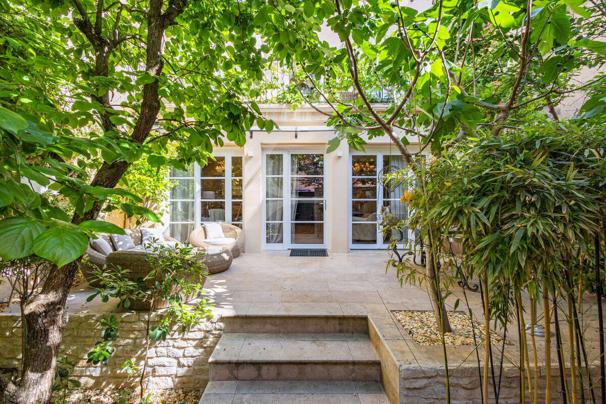 Maison à L'ISLE-SUR-LA-SORGUE