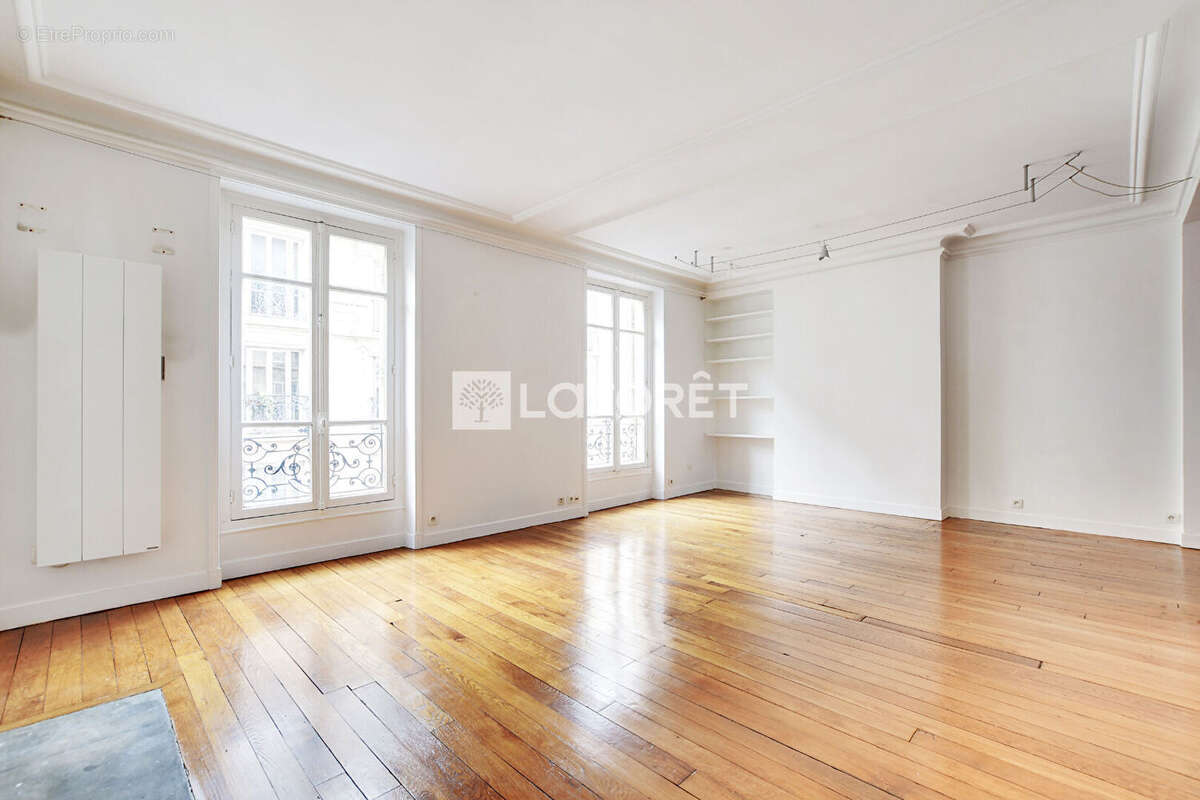 Appartement à PARIS-18E