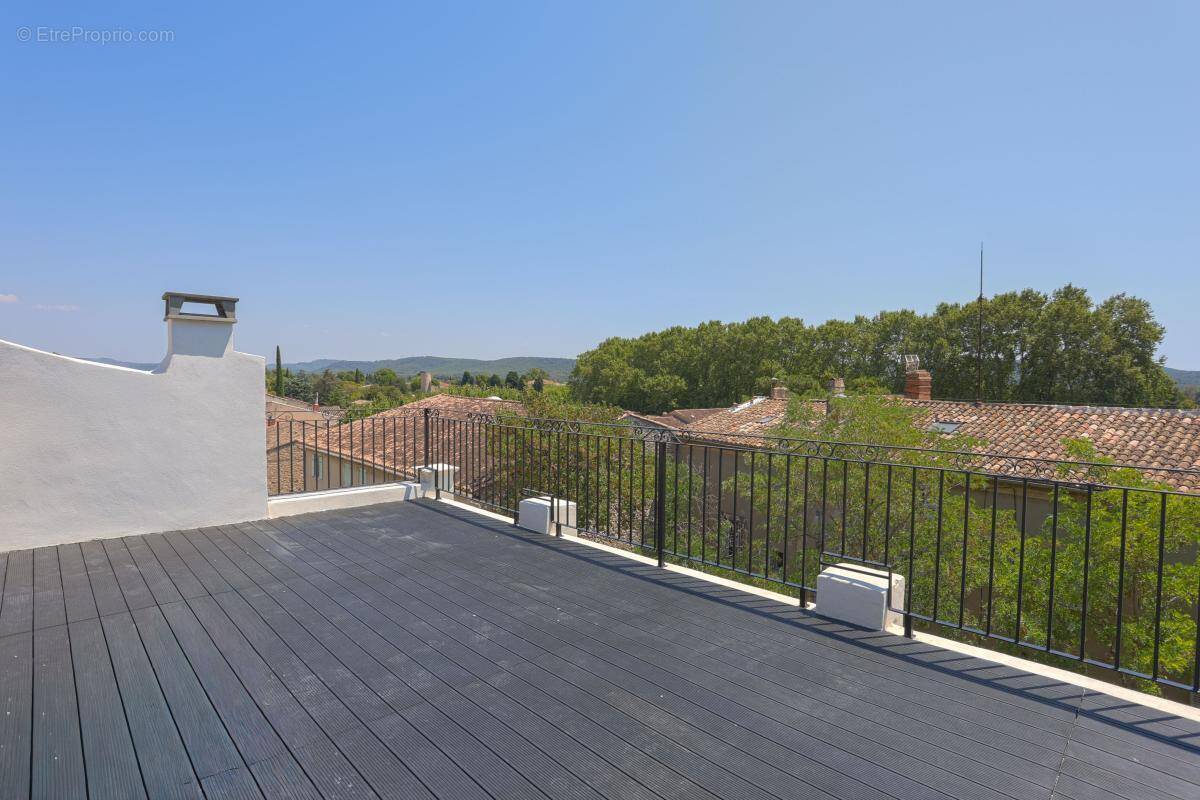 Appartement à LA FARE-LES-OLIVIERS