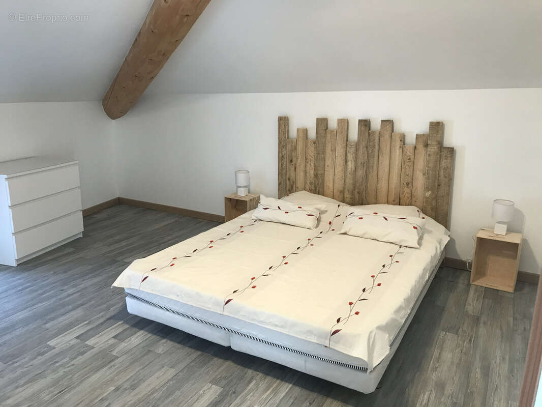 Appartement à LA GARDE-ADHEMAR