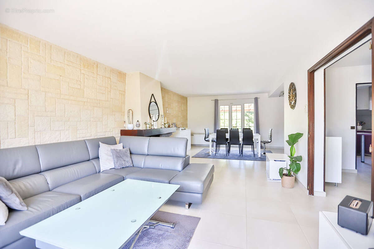 Maison à NEAUPHLE-LE-CHATEAU