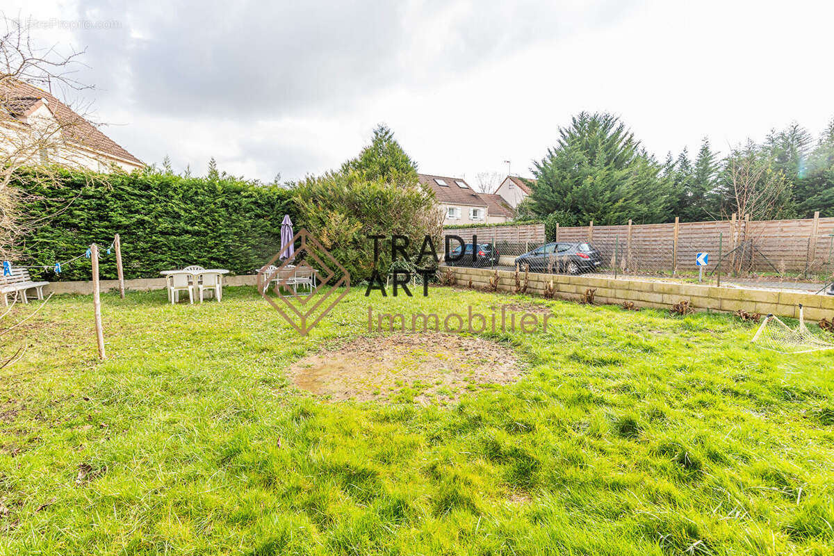 Maison à SAINTE-GENEVIEVE-DES-BOIS