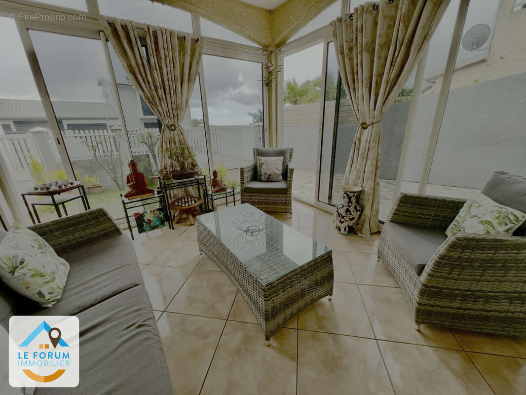 Saint pierre 97410 - villa f4 saine et fonctionnelle - beaux volumes - a etage - commodites a proximite - photo 8