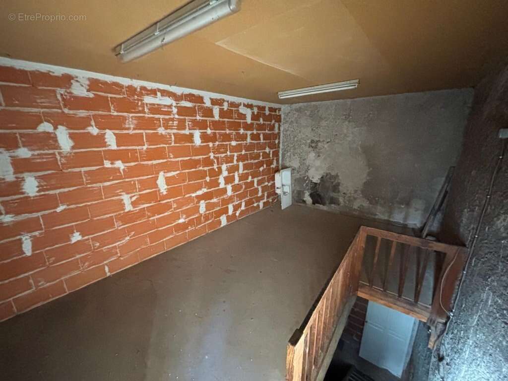 Parking à SAINT-JUST-SAINT-RAMBERT